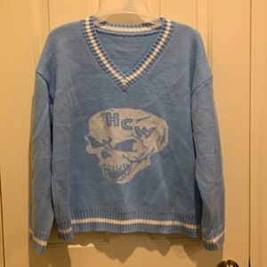 Light blue knit sweat with white trim and skull on front
